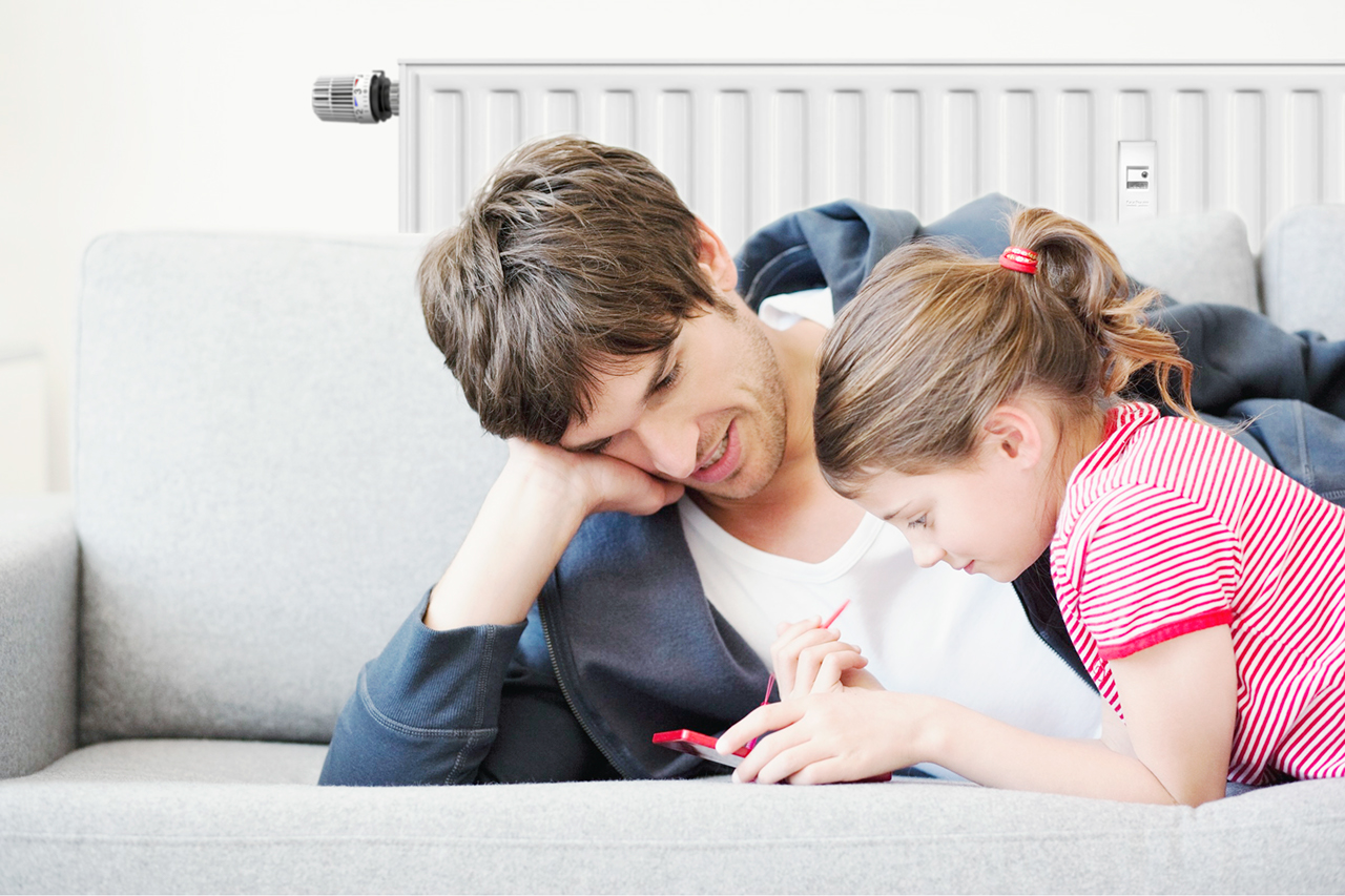 Father and girl playing video game --- Image by © Sporrer/Rupp/cultura/Corbis