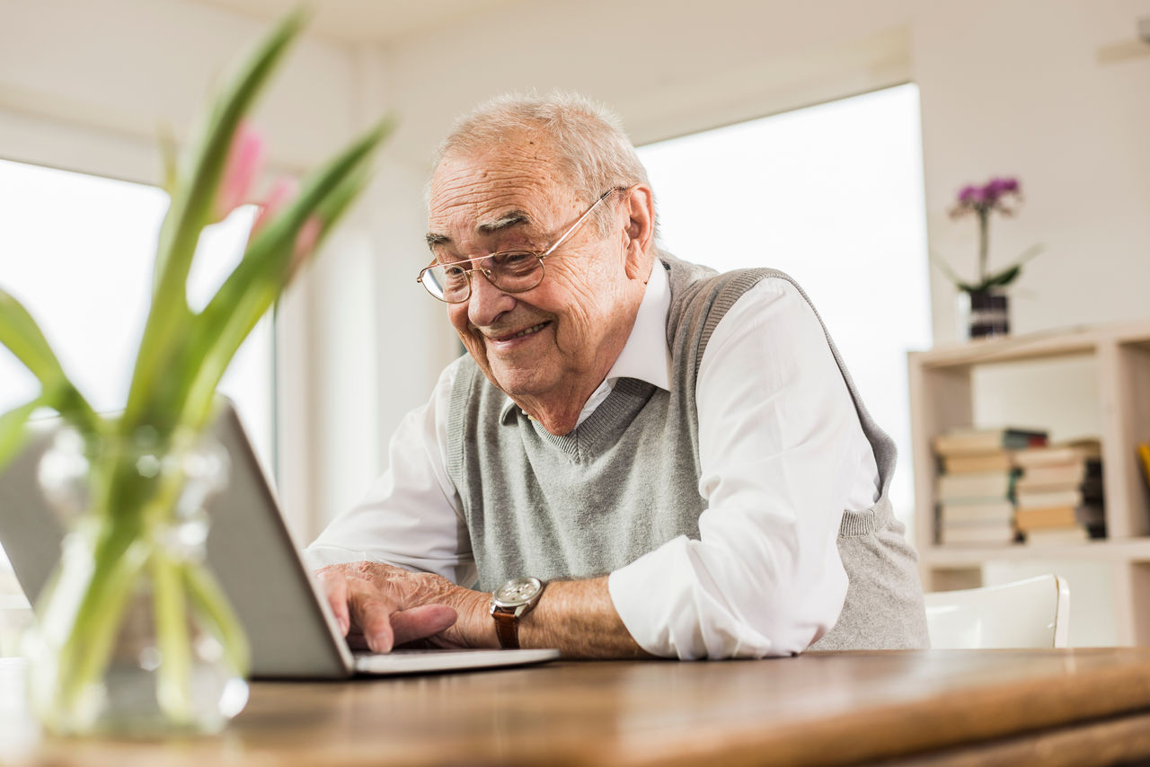 Deutschland,Baden-Württemberg,Mannheim,senior,zu Hause,lifestyle